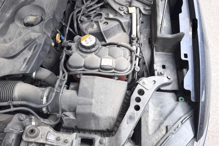 Used Jaguar F-PACE 2018 2.0T Four-Wheel Drive Urban Luxury Edition Engine Bay Left