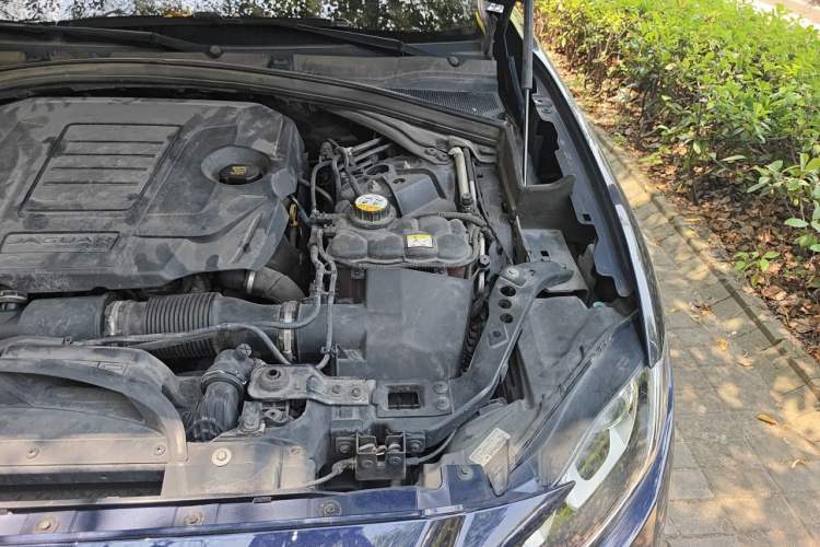 Used Jaguar F-PACE 2018 2.0T Four-Wheel Drive Urban Luxury Edition Engine Bay Left