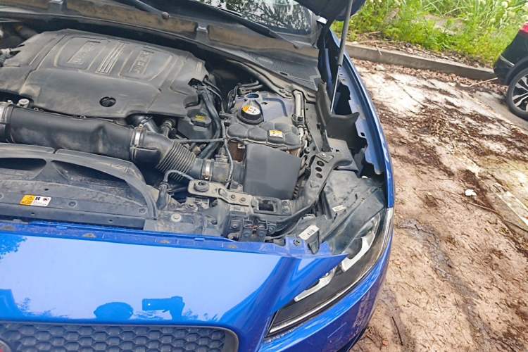 Used Jaguar F-PACE 2018 3.0 SC Four-Wheel Drive R-Sport Sport Edition Engine Bay Left