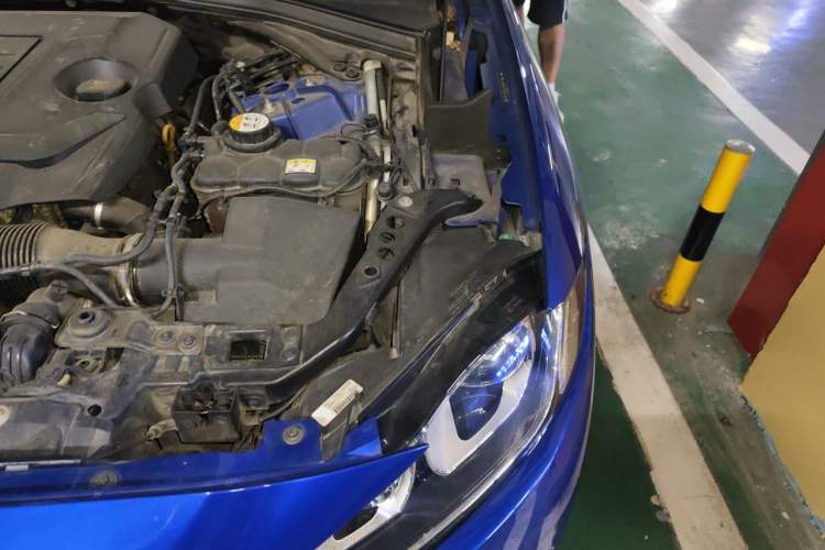 Used Jaguar F-PACE 2018 2.0T Two-Wheel Drive Urban Deluxe Edition Engine Bay Left