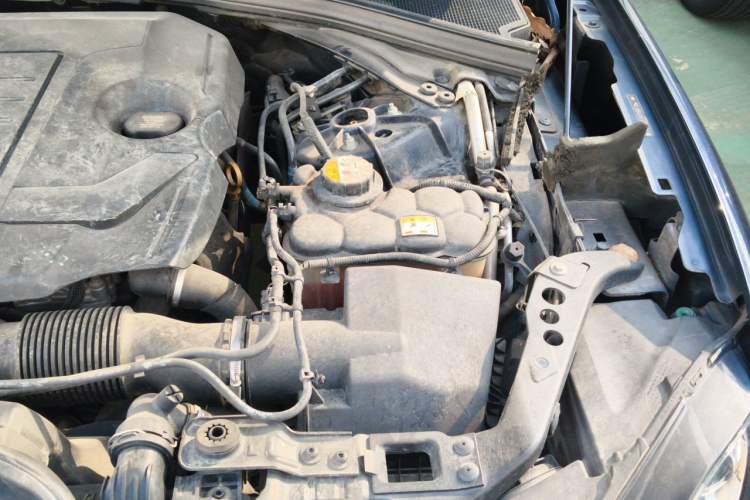 Used Jaguar F-PACE 2018 2.0T Four-Wheel Drive Urban Luxury Edition Engine Bay Left