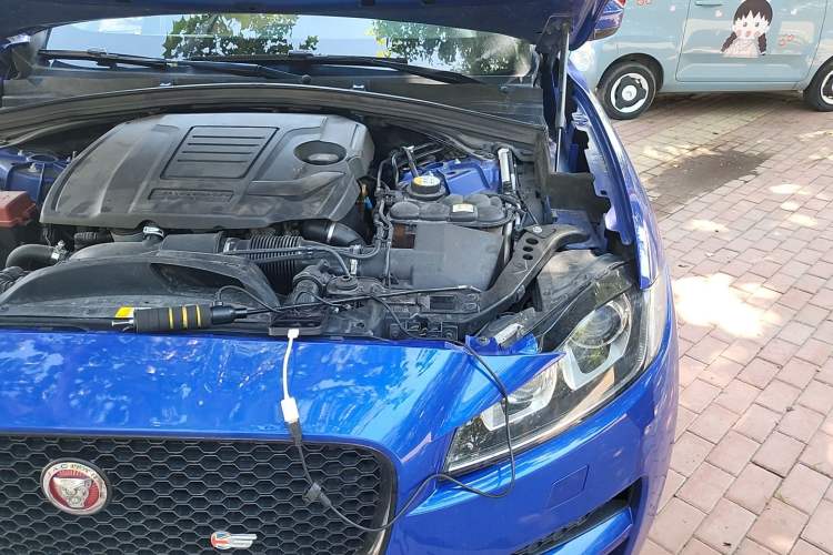 Used Jaguar F-PACE 2018 2.0T Four-Wheel Drive Urban Luxury Edition Engine Bay Left