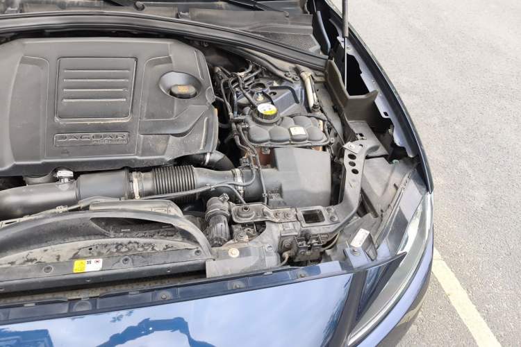 Used Jaguar F-PACE 2018 2.0T Four-Wheel Drive Urban Luxury Edition Engine Bay Left