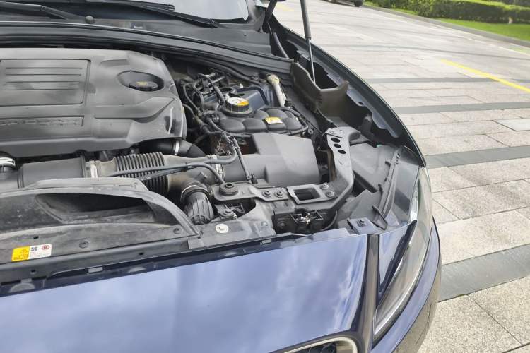 Used Jaguar F-PACE 2018 2.0T Two-Wheel Drive Urban Deluxe Edition Engine Bay Left
