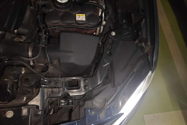 Used Jaguar F-PACE 2018 2.0T Four-Wheel Drive Urban Luxury Edition Engine Bay Left