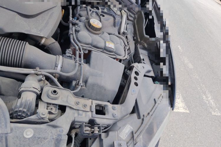 Used Jaguar F-PACE 2018 2.0T Four-Wheel Drive Urban Luxury Edition Engine Bay Left