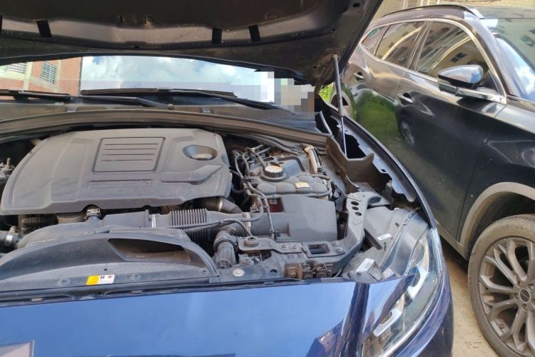 Used Jaguar F-PACE 2018 2.0T Four-Wheel Drive Urban Luxury Edition Engine Bay Left