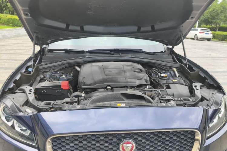 Used Jaguar F-PACE 2018 2.0T Two-Wheel Drive Urban Deluxe Edition Engine Bay