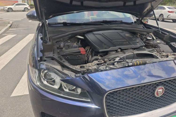 Used Jaguar F-PACE 2018 2.0T Four-Wheel Drive Urban Luxury Edition Engine Bay Right