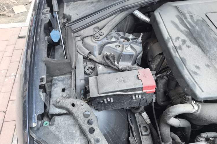 Used Jaguar F-PACE 2018 2.0T Four-Wheel Drive Urban Luxury Edition Engine Bay Right