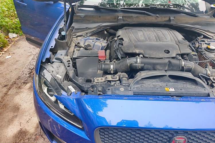 Used Jaguar F-PACE 2018 3.0 SC Four-Wheel Drive R-Sport Sport Edition Engine Bay Right