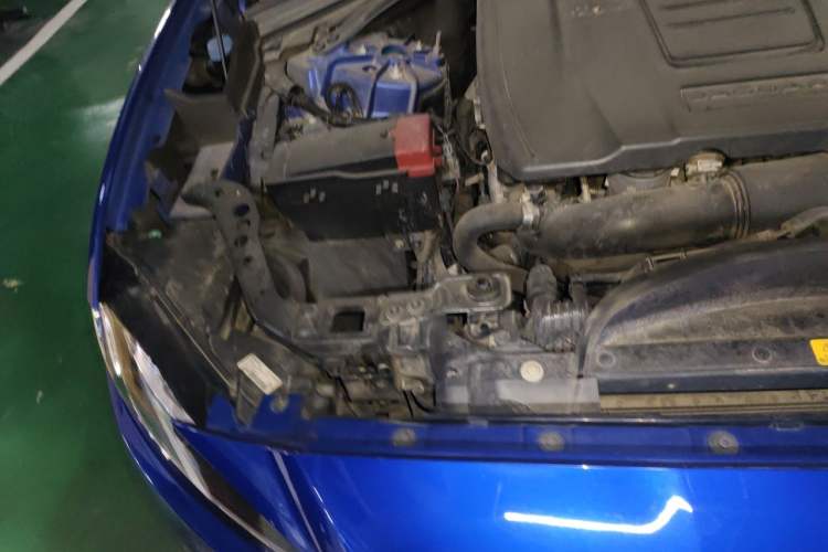 Used Jaguar F-PACE 2018 2.0T Two-Wheel Drive Urban Deluxe Edition Engine Bay Right