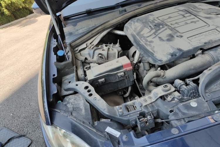 Used Jaguar F-PACE 2018 2.0T Two-Wheel Drive Urban Deluxe Edition Engine Bay Right