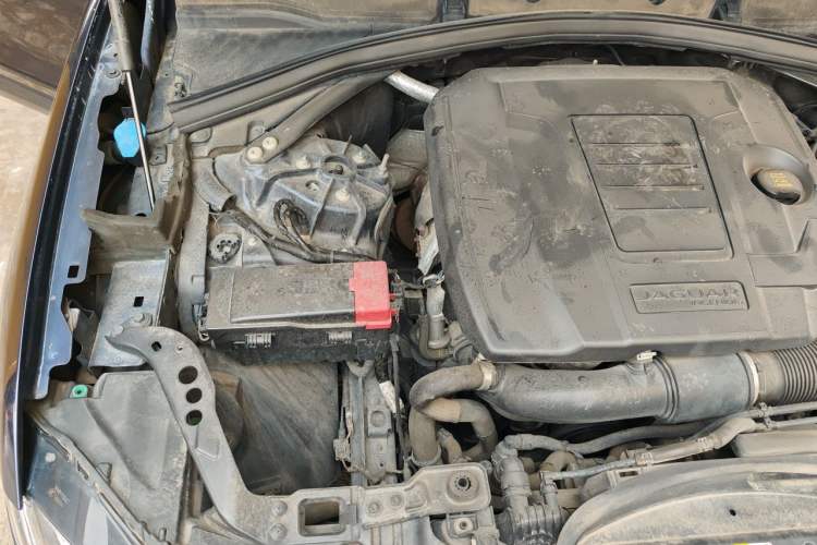 Used Jaguar F-PACE 2018 2.0T Four-Wheel Drive Urban Luxury Edition Engine Bay Right