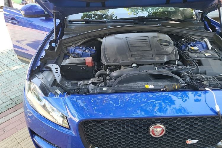Used Jaguar F-PACE 2018 2.0T Four-Wheel Drive Urban Luxury Edition Engine Bay Right