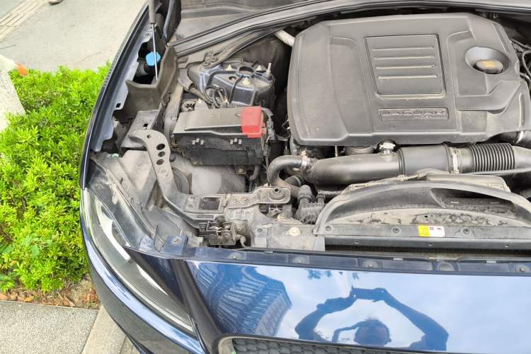 Used Jaguar F-PACE 2018 2.0T Four-Wheel Drive Urban Luxury Edition Engine Bay Right
