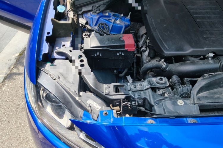 Used Jaguar F-PACE 2018 2.0T Two-Wheel Drive Urban Deluxe Edition Engine Bay Right
