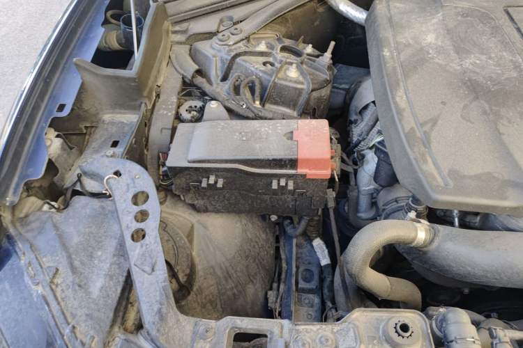 Used Jaguar F-PACE 2018 2.0T Four-Wheel Drive Urban Luxury Edition Engine Bay Right