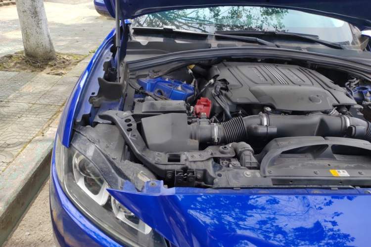 Used Jaguar F-PACE 2018 3.0 SC Four-Wheel Drive R-Sport Sport Edition Engine Bay Right