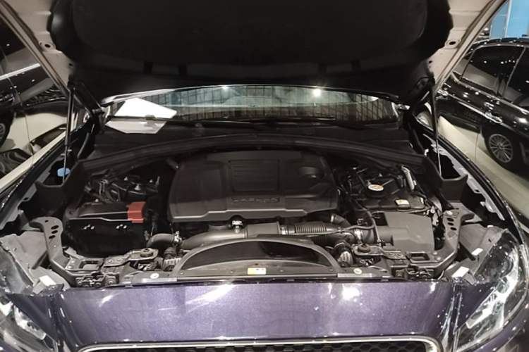 Used Jaguar F-PACE 2018 2.0T Two-Wheel Drive Urban Deluxe Edition Engine Bay