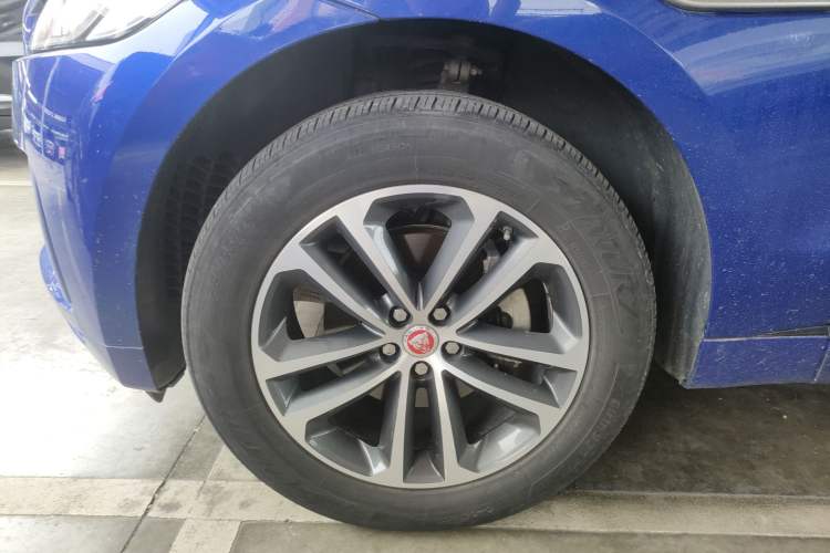 Used Jaguar F-PACE 2018 2.0T All-Wheel Drive R-Sport Sport Edition Exterior 7