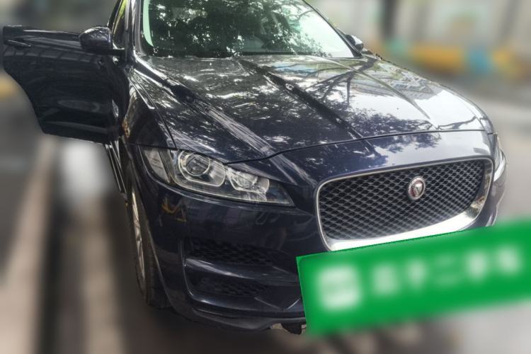 Used Jaguar F-PACE 2018 2.0T Four-Wheel Drive Urban Luxury Edition Front Right 45 Deg