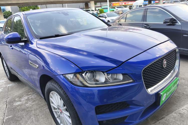 Used Jaguar F-PACE 2018 2.0T Two-Wheel Drive Urban Deluxe Edition Front Right 45 Deg
