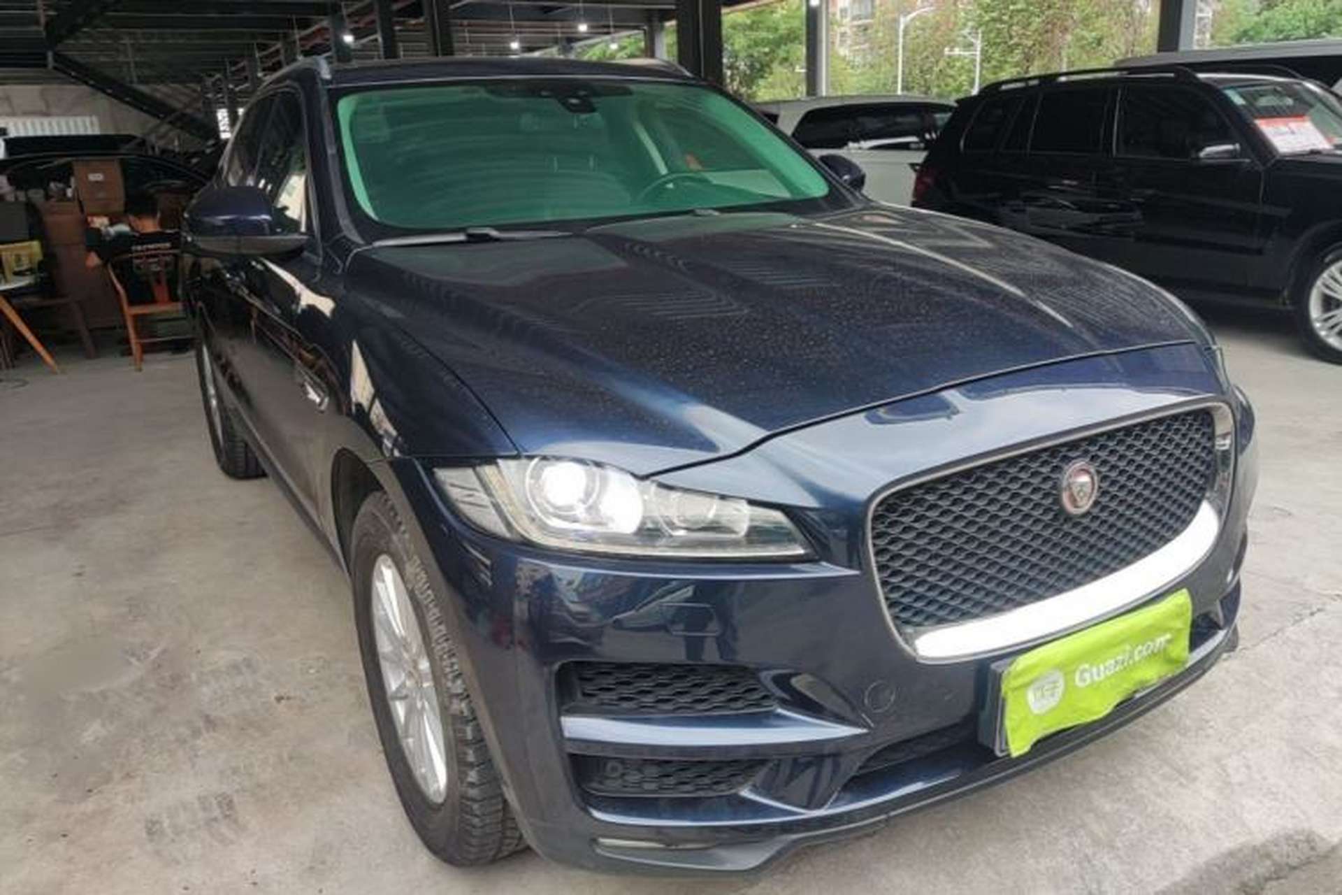 Used Jaguar F-PACE 2018 2.0T Two-Wheel Drive Urban Deluxe Edition Front Right 45 Deg
