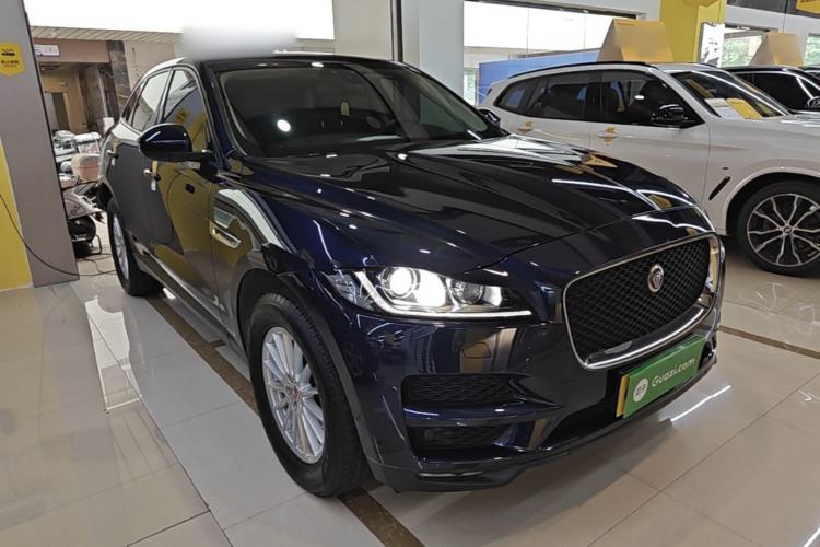 Used Jaguar F-PACE 2018 2.0T Two-Wheel Drive Urban Deluxe Edition Front Right 45 Deg