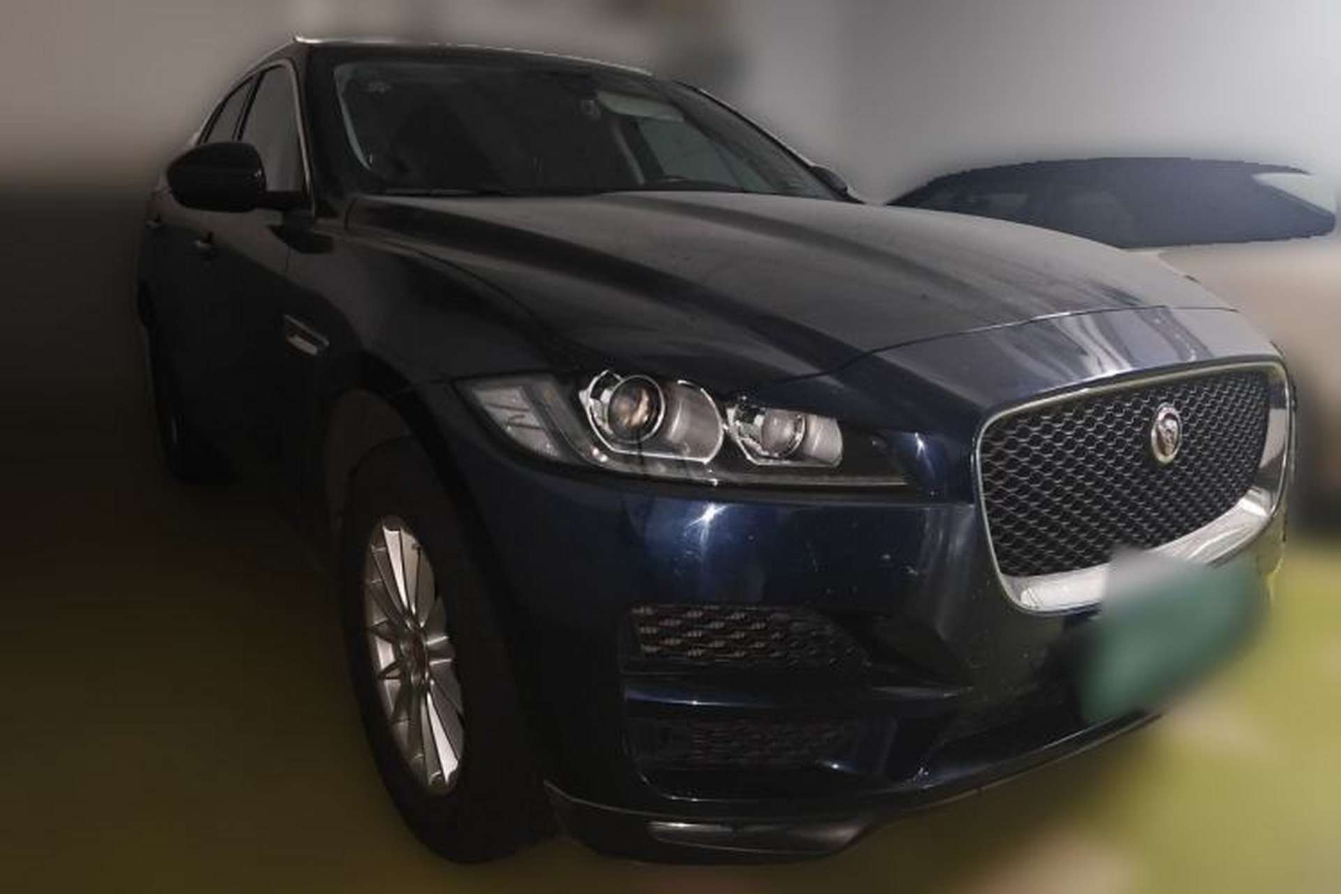 Used Jaguar F-PACE 2018 2.0T Four-Wheel Drive Urban Luxury Edition Front Right 45 Deg