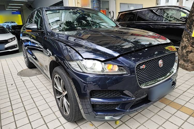 Used Jaguar F-PACE 2018 2.0T Two-Wheel Drive Urban Deluxe Edition Front Right 45 Deg