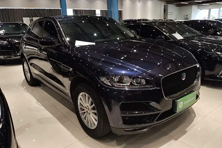 Used Jaguar F-PACE 2018 2.0T Two-Wheel Drive Urban Deluxe Edition Front Right 45 Deg