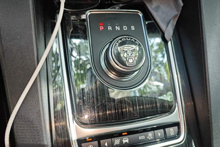 Used Jaguar F-PACE 2018 2.0T All-Wheel Drive R-Sport Sport Edition Gear Lever