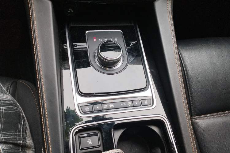 Used Jaguar F-PACE 2018 2.0T Four-Wheel Drive Urban Luxury Edition Gear Lever
