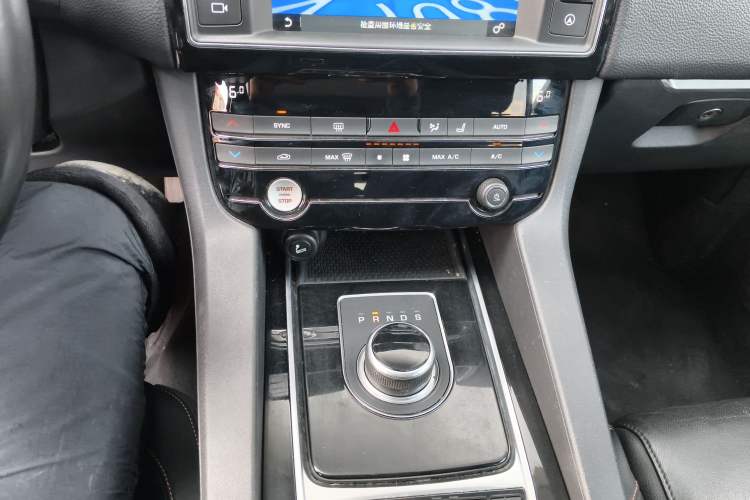 Used Jaguar F-PACE 2018 2.0T Two-Wheel Drive Urban Deluxe Edition Gear Lever