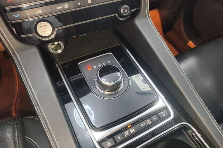 Used Jaguar F-PACE 2018 3.0 SC Four-Wheel Drive R-Sport Sport Edition Gear Lever
