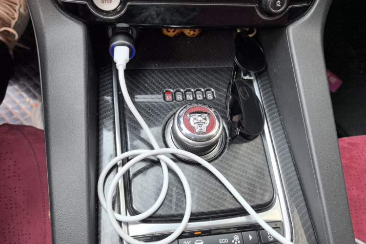 Used Jaguar F-PACE 2018 2.0T Four-Wheel Drive Urban Luxury Edition Gear Lever