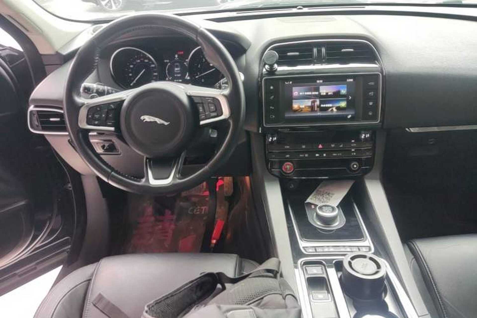 Used Jaguar F-PACE 2018 2.0T Two-Wheel Drive Urban Deluxe Edition Gear Lever