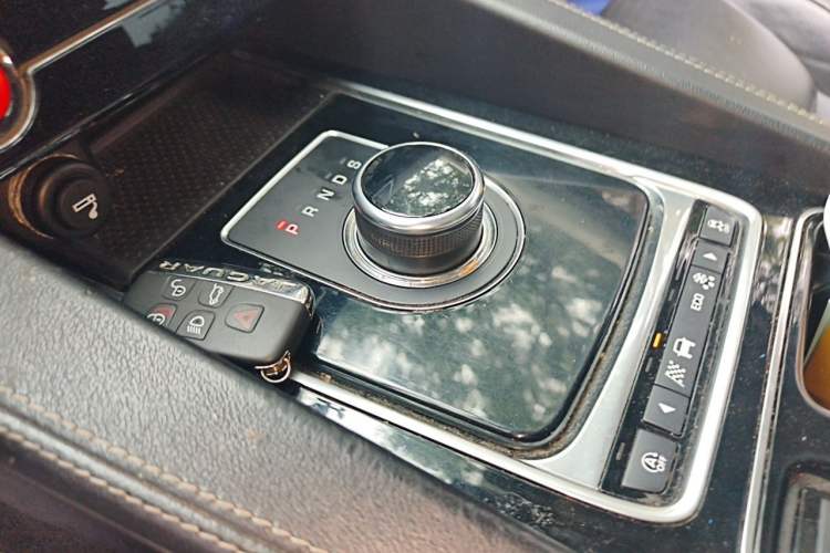 Used Jaguar F-PACE 2018 3.0 SC Four-Wheel Drive R-Sport Sport Edition Gear Lever