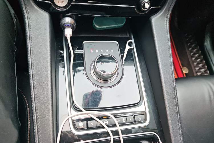 Used Jaguar F-PACE 2018 2.0T Four-Wheel Drive Urban Luxury Edition Gear Lever