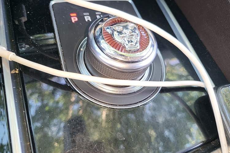 Used Jaguar F-PACE 2018 2.0T Four-Wheel Drive Urban Luxury Edition Gear Lever