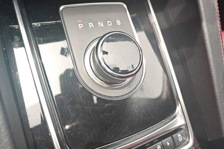 Used Jaguar F-PACE 2018 Restyled 2.0T All-Wheel-Drive R-Sport Sport Edition Gear Lever
