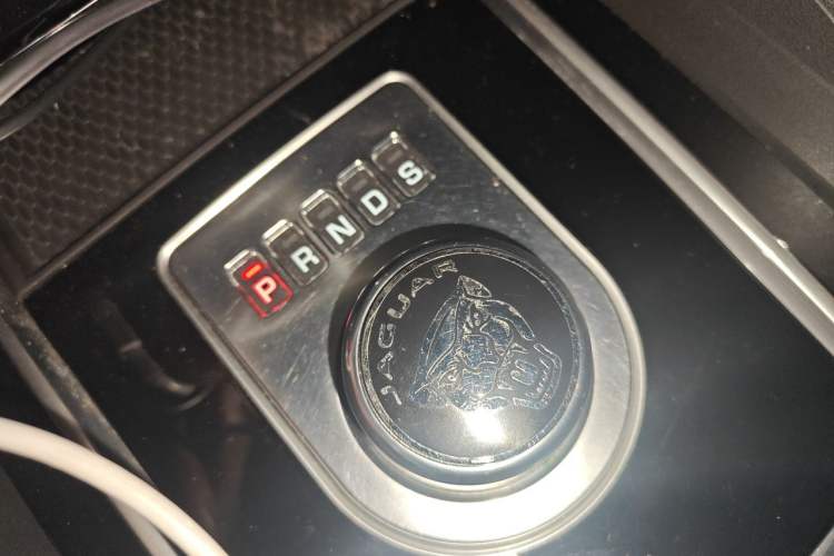 Used Jaguar F-PACE 2018 2.0T Four-Wheel Drive Urban Luxury Edition Gear Lever
