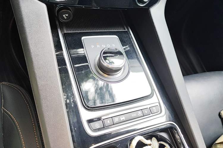 Used Jaguar F-PACE 2018 2.0T Two-Wheel Drive Urban Deluxe Edition Gear Lever