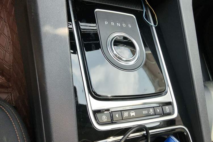 Used Jaguar F-PACE 2018 2.0T Two-Wheel Drive Urban Deluxe Edition Gear Lever