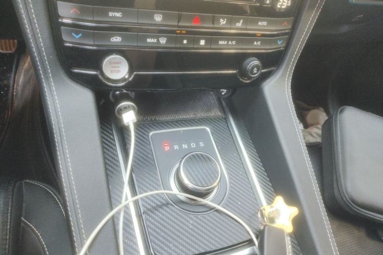 Used Jaguar F-PACE 2018 2.0T All-Wheel Drive R-Sport Sport Edition Gear Lever