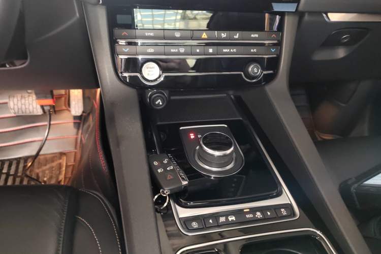 Used Jaguar F-PACE 2018 2.0T Four-Wheel Drive Urban Luxury Edition Gear Lever
