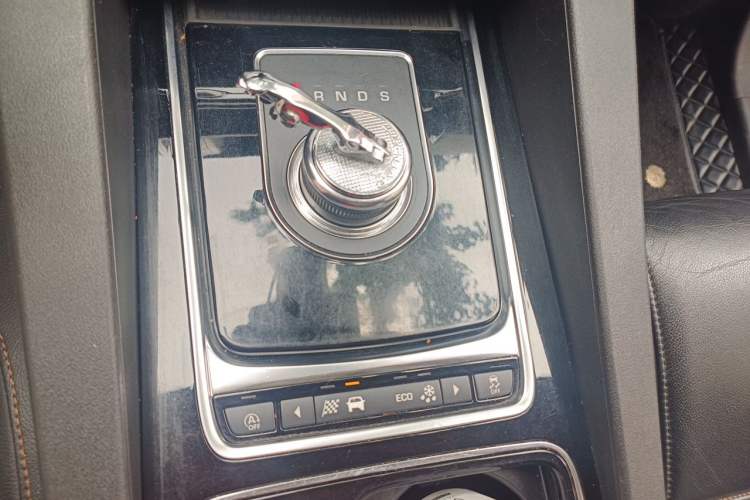 Used Jaguar F-PACE 2018 2.0T Four-Wheel Drive Urban Luxury Edition Gear Lever