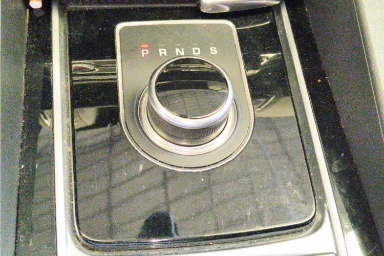 Used Jaguar F-PACE 2018 2.0T Four-Wheel Drive Urban Luxury Edition Gear Lever