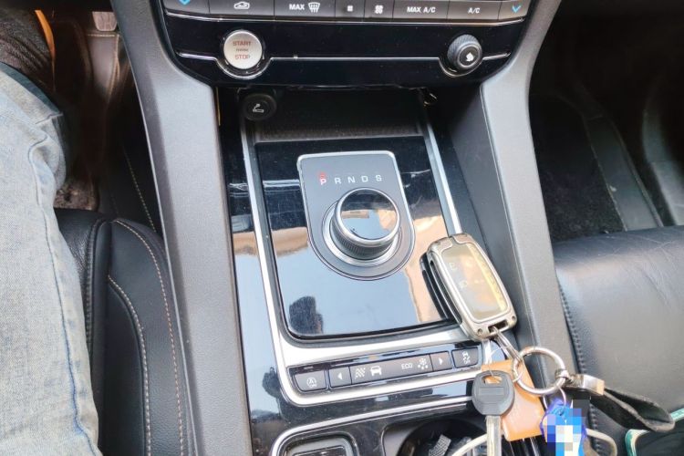 Used Jaguar F-PACE 2018 2.0T Four-Wheel Drive Urban Luxury Edition Gear Lever